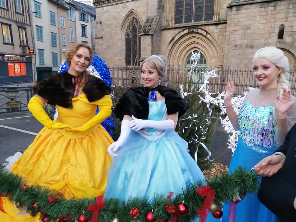 Princesses Belle, Elsa et Cendrillon marché de Noël 2021